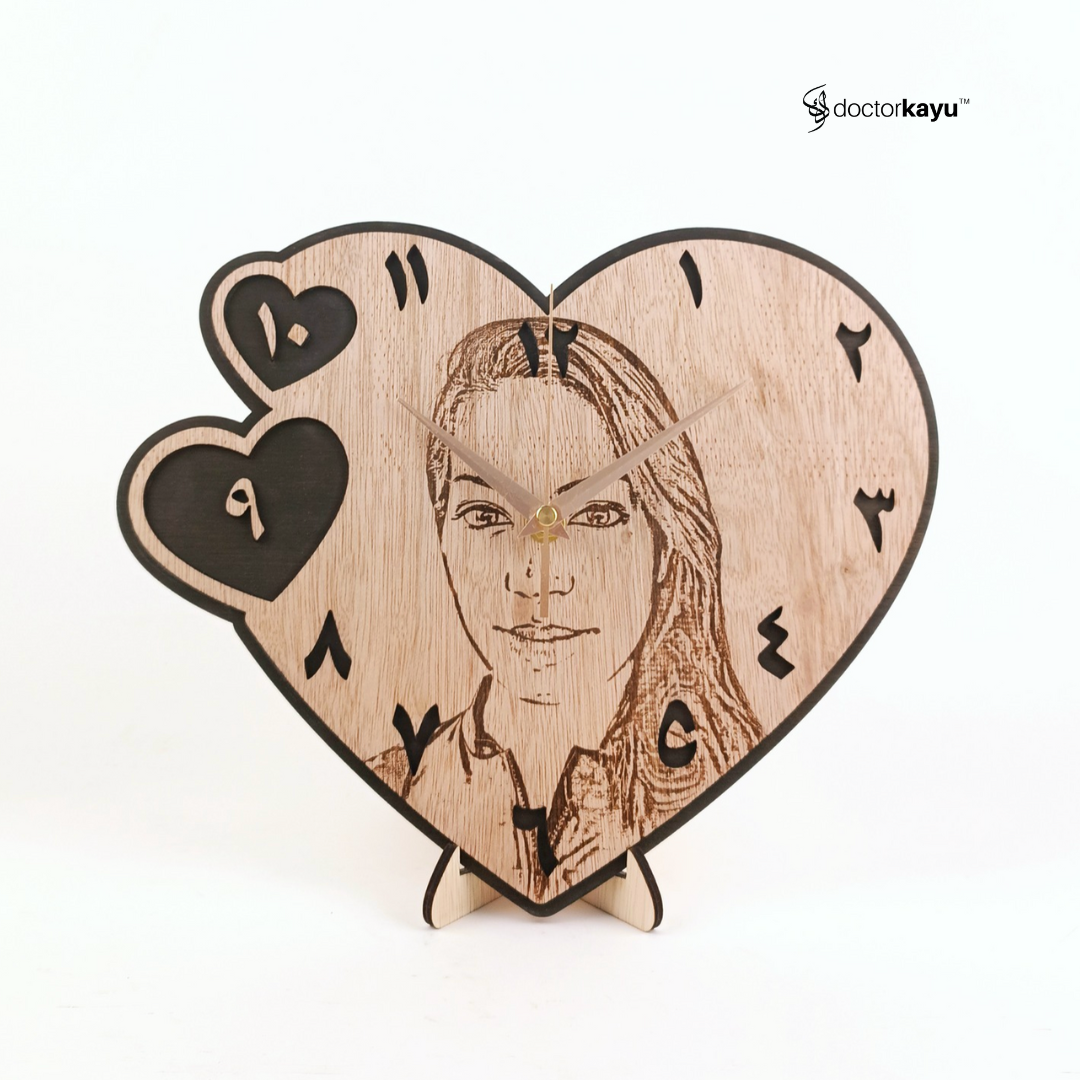 Potrait Wall Clock 30cm x 30cm by doctorkayu (Copy)