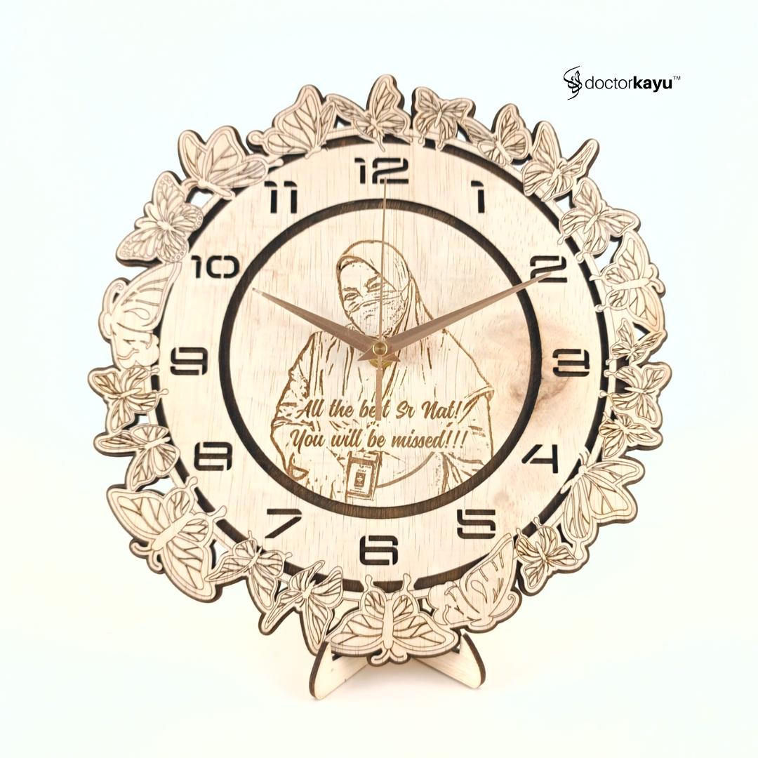 Potrait Wall Clock 30cm x 30cm by doctorkayu (Copy)
